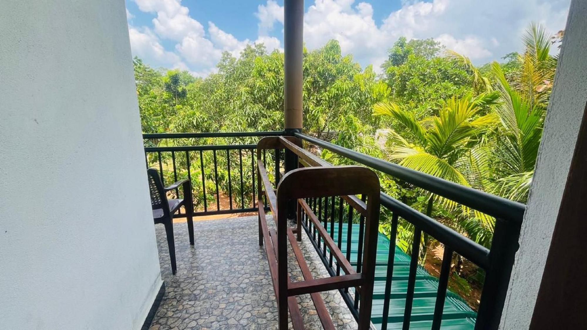 Dew Ashi Homestay Sigiriya Esterno foto
